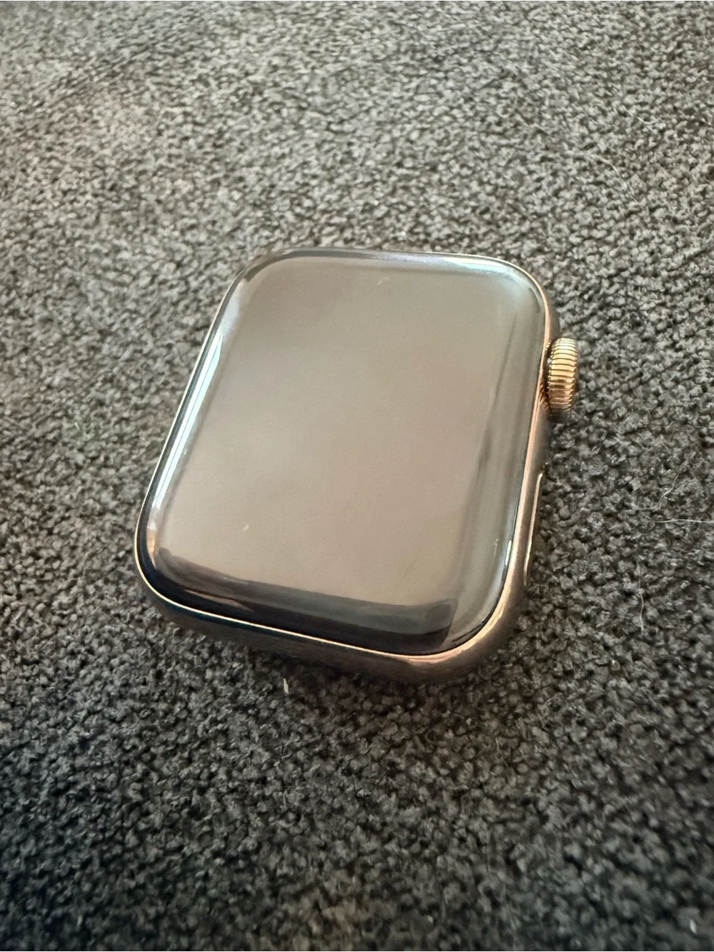 Apple Watch Series 4. Gold Titanium. 40MM